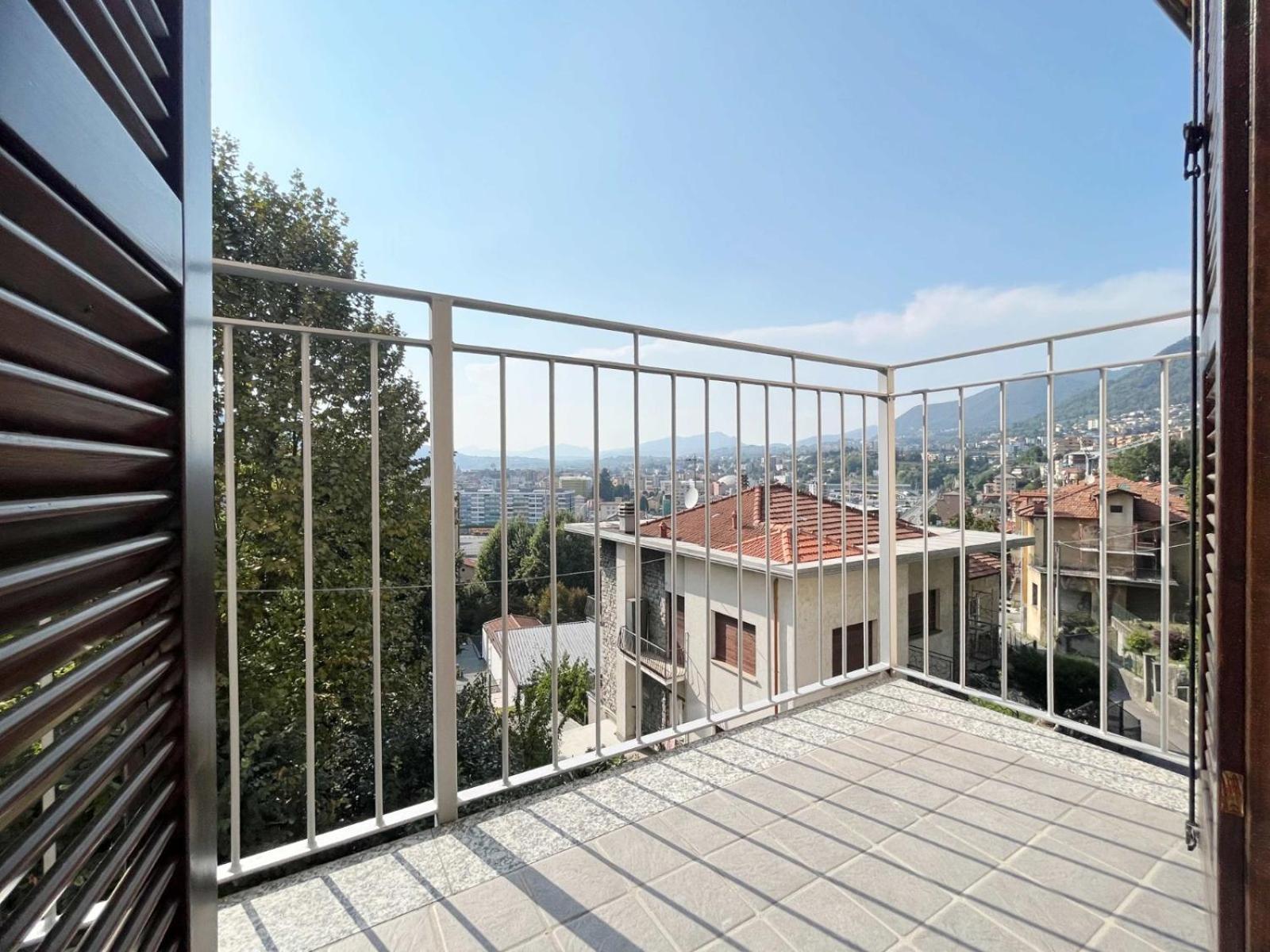 Appartamento Confortevole Con Terrazza Como Exterior foto